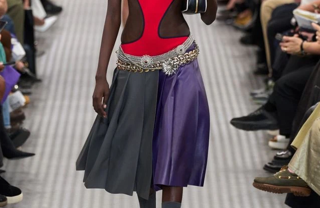 The Low-Waist Skirt Is Back: How to Wear Spring 2025’s Must-Have Trend